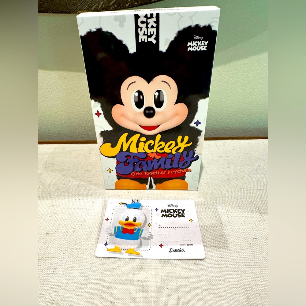 Disney Pop Mart Mickey & Family Cute Together Pendant Donald Duck (A6)